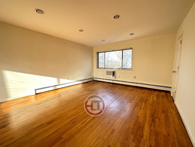 Building Photo - 1061 Brinsmade Ave