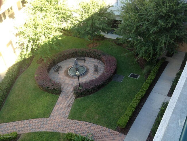 Foto del edificio - 1661 Riverside Ave
