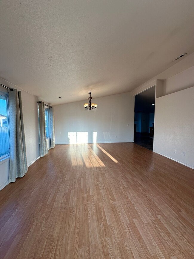 Foto del edificio - West Pasco 3 beds, 2 bath