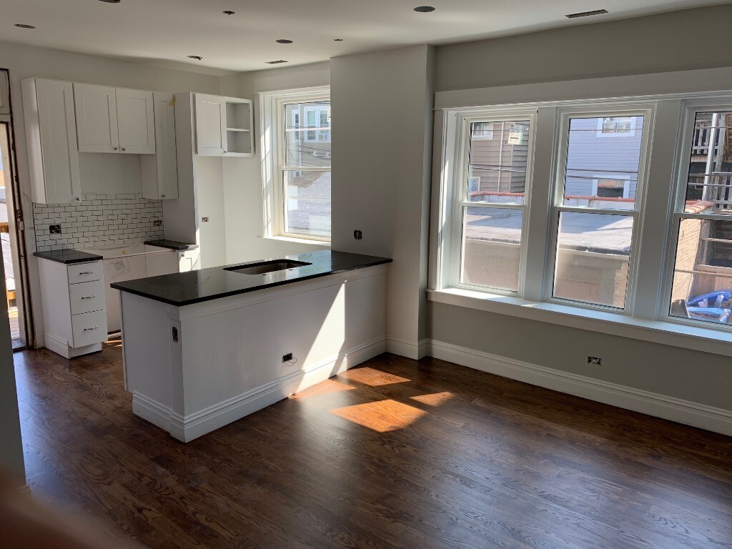 2614 W Leland Ave, Chicago, IL 60625 Apartments in Chicago, IL