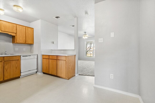 Building Photo - 4102 Terri Linn Dr