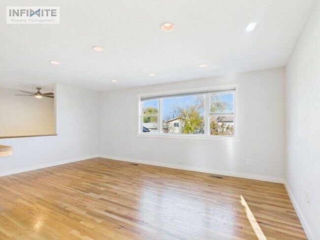 Foto del edificio - Great Four Bedroom! First Month Half Off!!