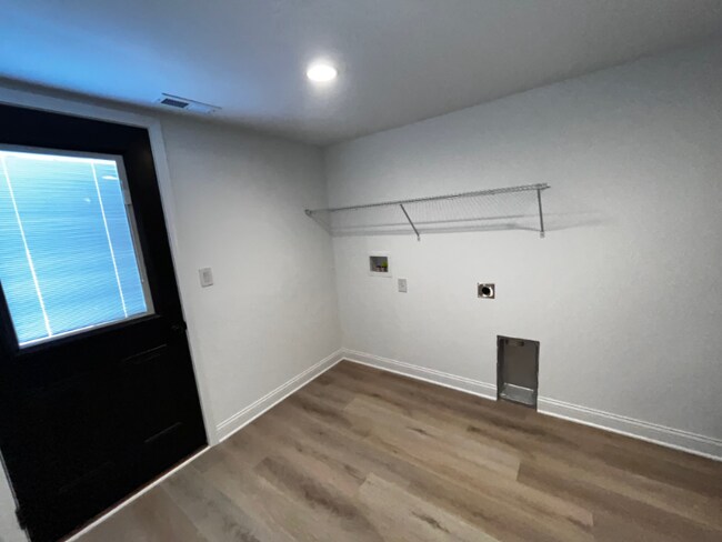 Foto del edificio - 2065 Aster Dr
