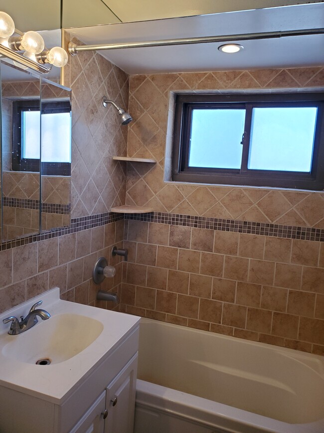 Building Photo - 3031 Edwin Ave
