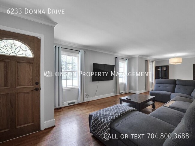 Building Photo - Updated 3br/2bth Brick Ranch 1/2 Acre Fenc...