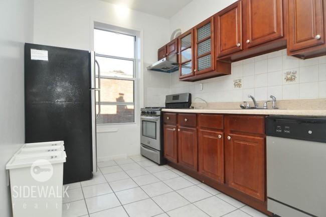 Foto del edificio - 45 Rockaway Ave