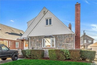 Building Photo - 211 Brown St