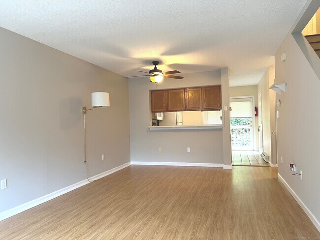 Foto del edificio - 505 Harwinton Ave
