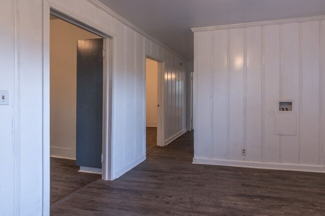 Foto del edificio - G TEAM - FOR LEASE - Quaint, Private Farmhouse