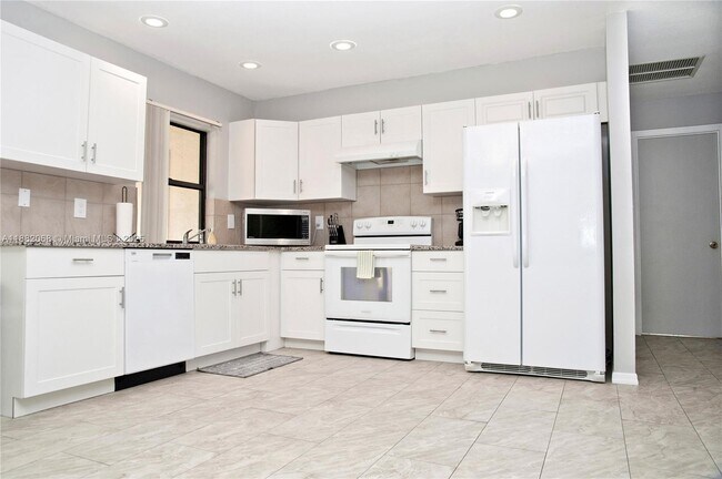 Foto del edificio - 722 SE Thanksgiving Ave