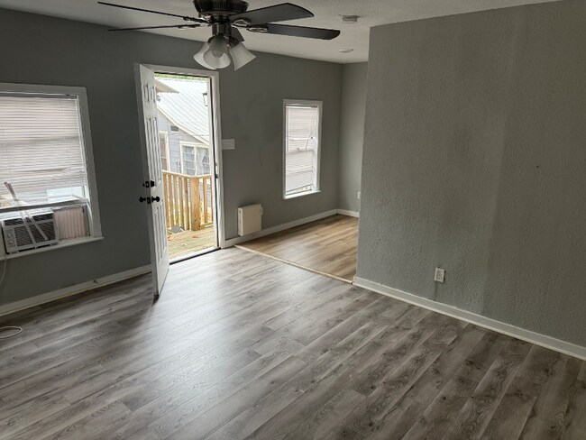 Foto del edificio - 714 Crim Ave