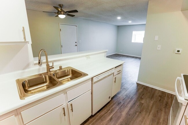 Interior Photo - 951 S. Oxford
