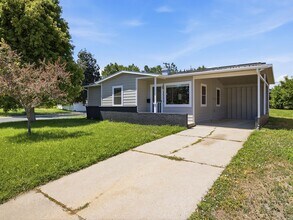 Building Photo - Updated 3 Bed Home with Vaulted Ceilings, Solar Panels & Large Corner Lot- $200 Lease Sign On Bonus!
