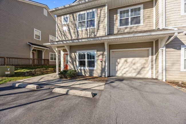 Building Photo - 123 Foxden Dr