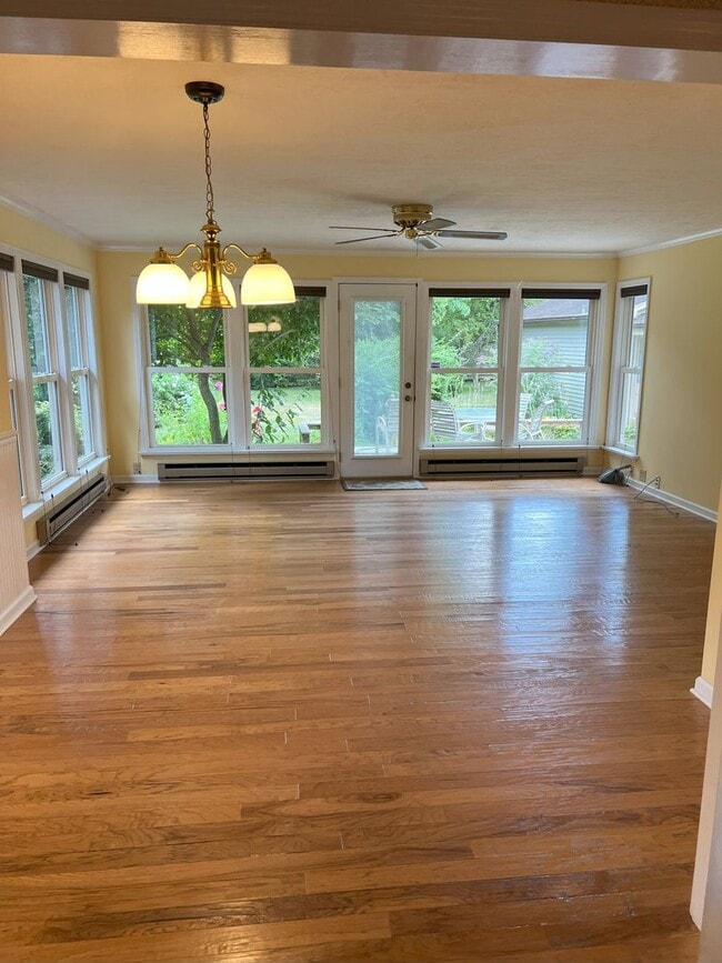 Building Photo - 3BD/2BA Ranch home - immediate occupancy