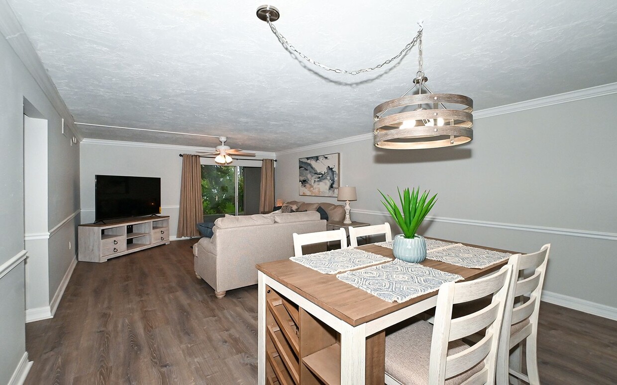 Foto principal - 3360 S Osprey Ave