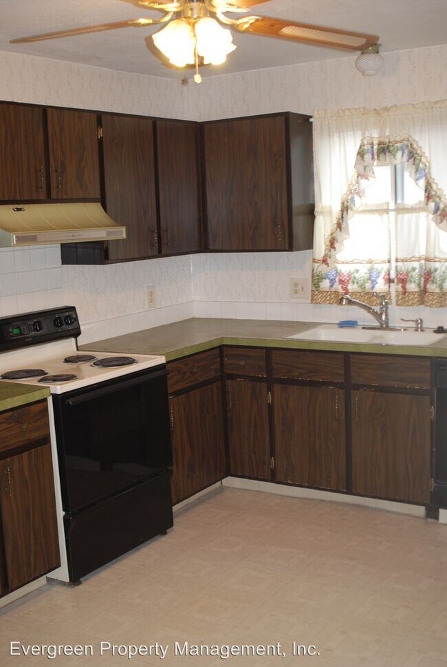 Building Photo - 3003-3003 Sumac St