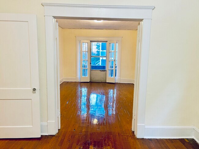 Foto del edificio - 625 N Highland Ave NE