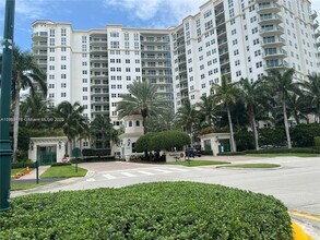 Building Photo - 19900 E Country Club Dr
