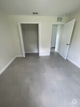 Building Photo - 835 Kenilworth Ct
