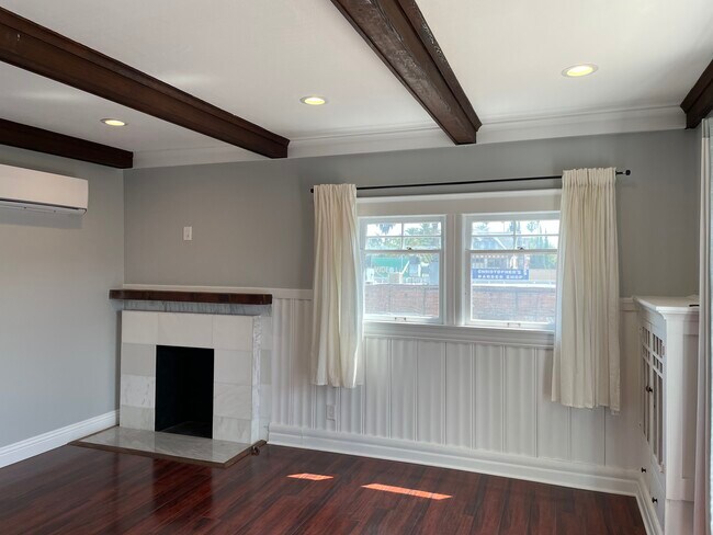 living room - 1243 S Bonnie Brae St