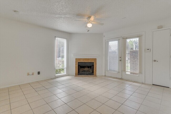 Foto del edificio - 9825 Walnut St
