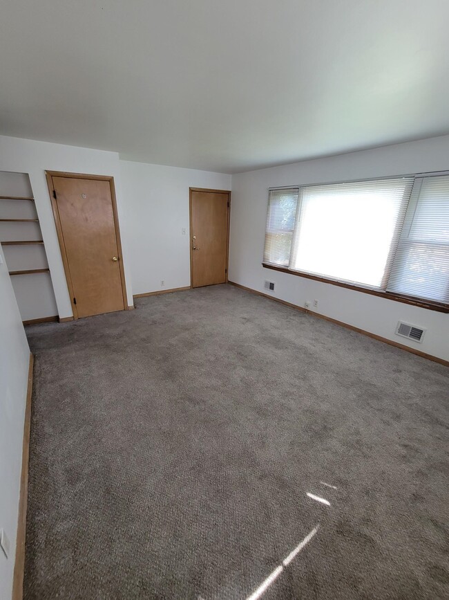 Building Photo - 6810 W Morgan Ave