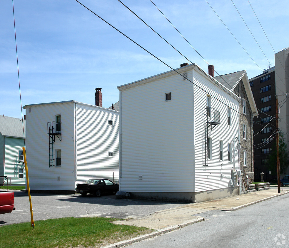 Building Photo - 422 E School St