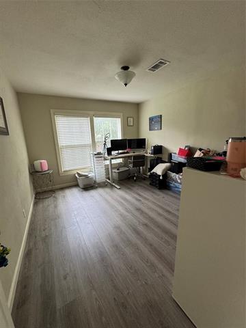 Foto del edificio - 4337 Donnelly Ave