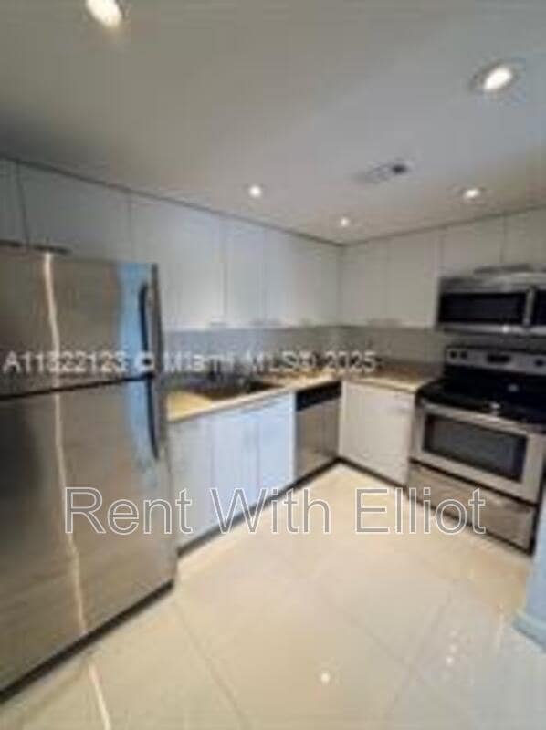 Foto principal - 401 Golden Isles Dr