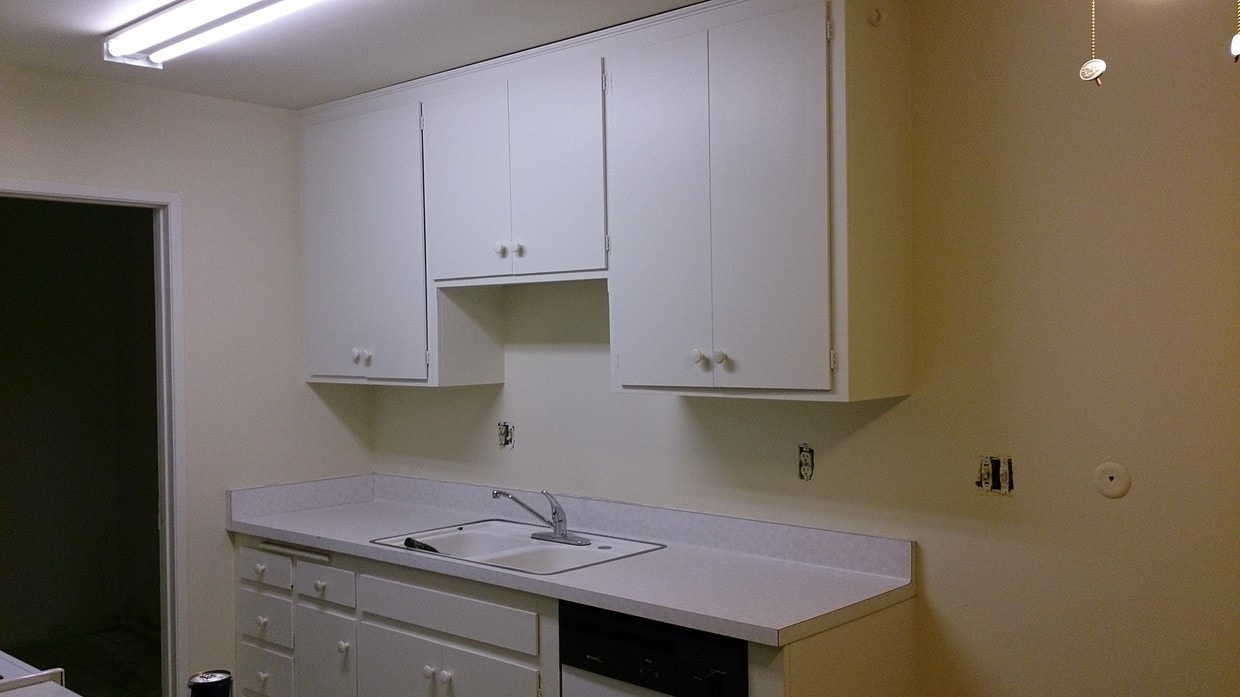 Primary Photo - 320 W Orangewood Ave