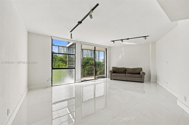 Foto del edificio - 3475 N Country Club Dr