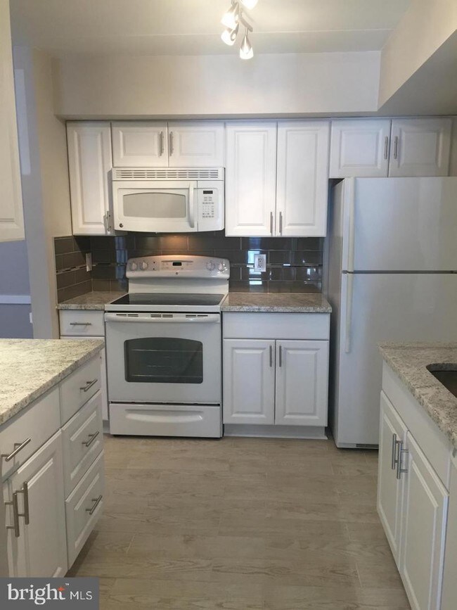 Building Photo - 1603 Kenwood Ave