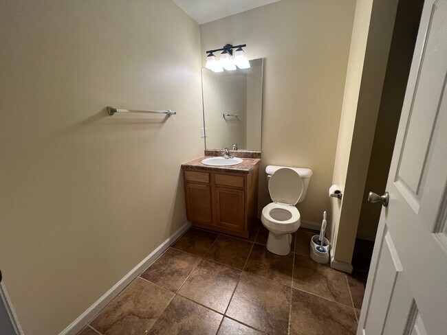 Building Photo - Lindbergh Apartment!