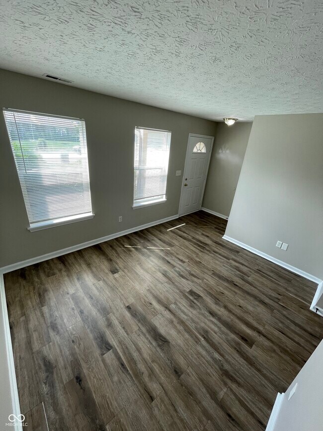 Foto del edificio - 2265 Valley Creek E Ln