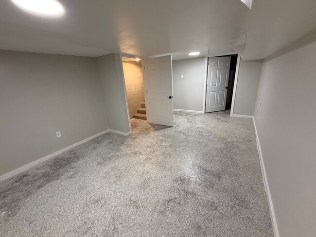 Foto del edificio - Room in House on Cox Mill Rd