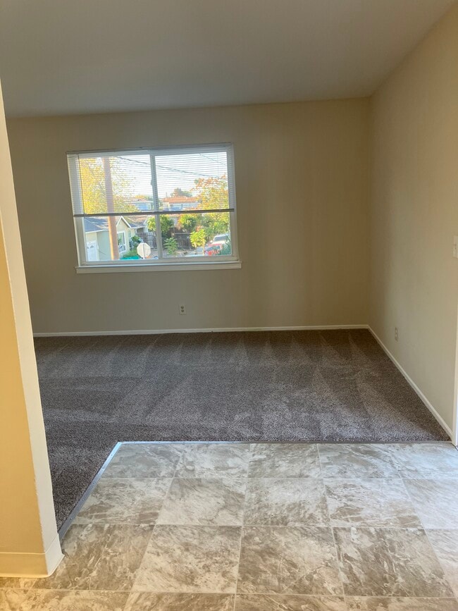 Building Photo - 309 Oak Ave