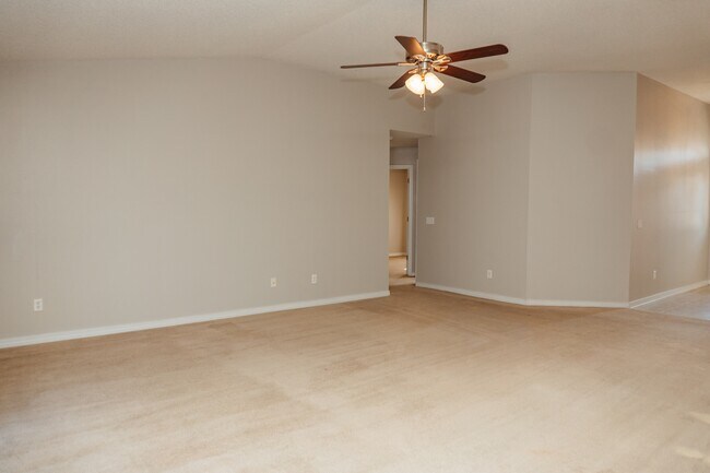 Building Photo - 230 Trish Dr