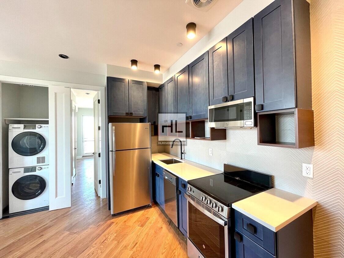 Primary Photo - Stunning 3 Bed 3 Bath | Grand Street, Will...