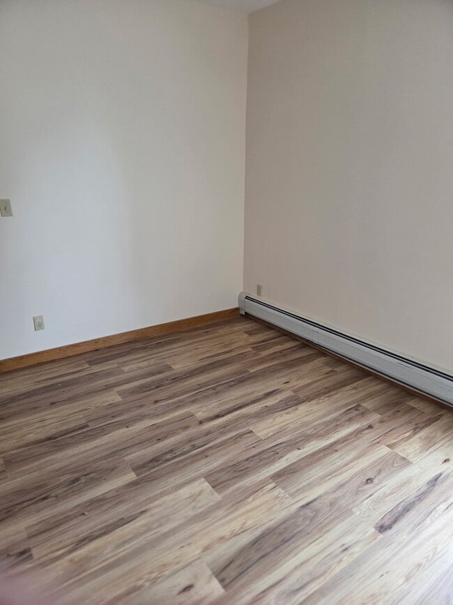 Building Photo - 109 Pleasant St