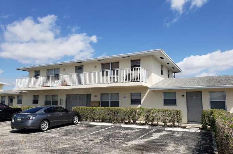 Primary Photo - 1100 W Blue Heron Blvd