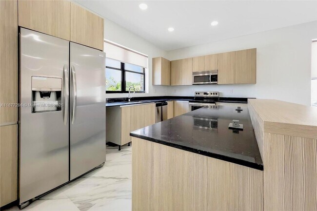 Foto del edificio - 6156 SW 36th Ct