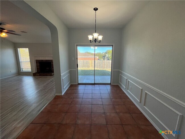 Foto del edificio - 3000 Rain Dance Loop