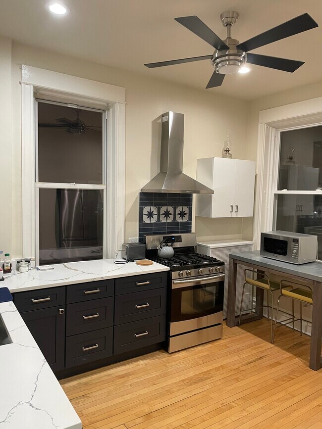 Cocina - 1320 W Carmen Ave