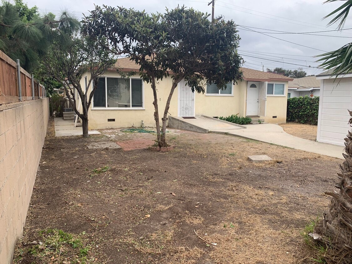 Large yard - 4227 W 169th St