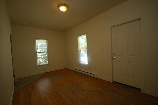 Building Photo - 106 N Summit St