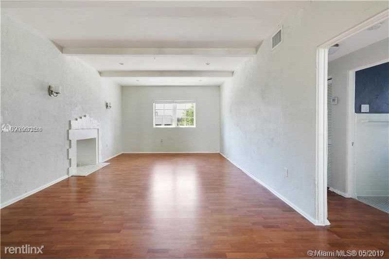 Primary Photo - 2411 Biscayne Blvd