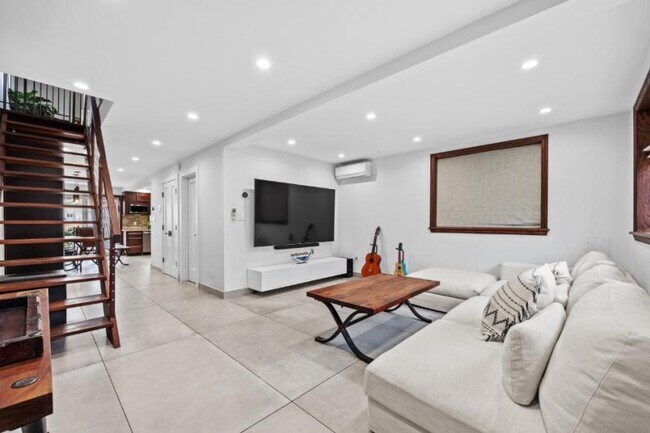 Foto del edificio - 3 bedroom in BROOKLYN NY 11229