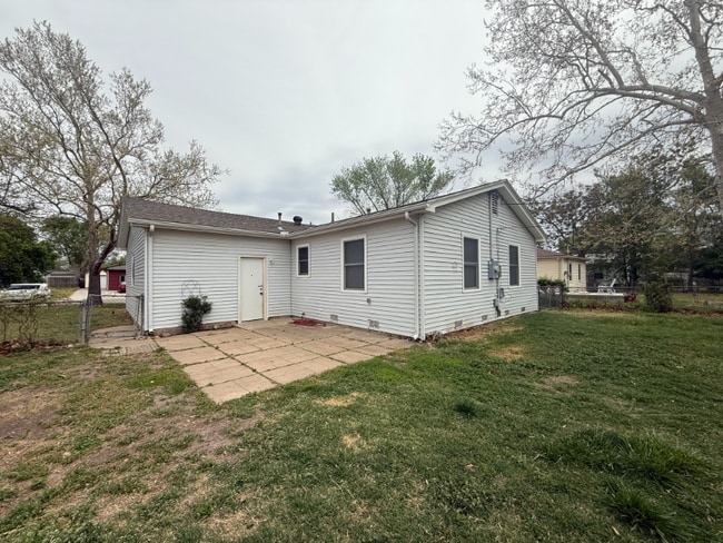 Building Photo - 2421 W Lydia St