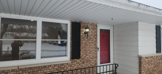 Building Photo - 5736 Pembroke Dr